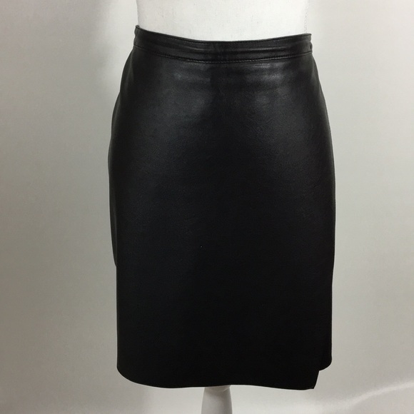 Dresses & Skirts - EUC! Revue Skirt W/Faux Leather Panel. Zip Up Back